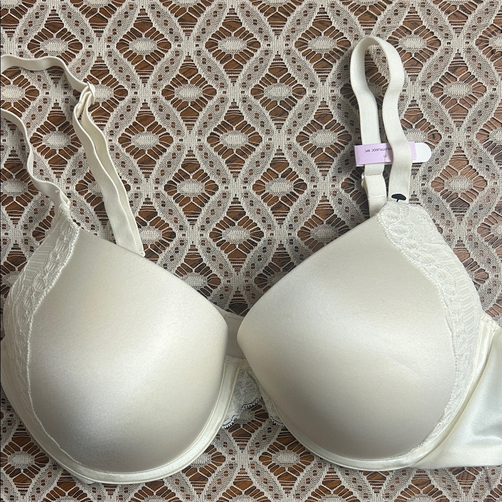 Maidenform Cream Lace Accent Love the Lift Underwire Bra